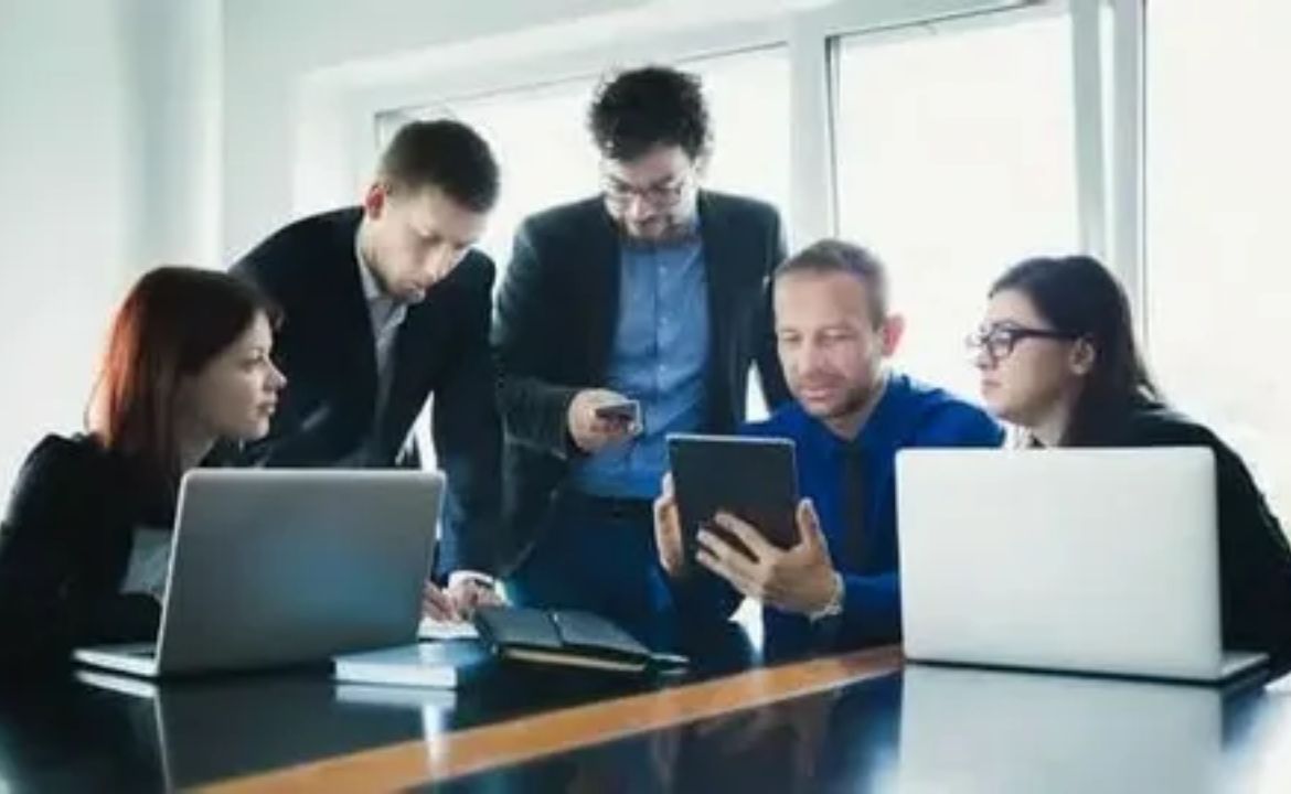 How Companies Can Simplify HR Operations Using Professional Employer Organizations (PEOs)