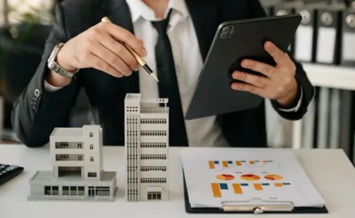 How Much Do Brokers Charge to Sell a Business: A Comprehensive Guide to Business Sale Commissions